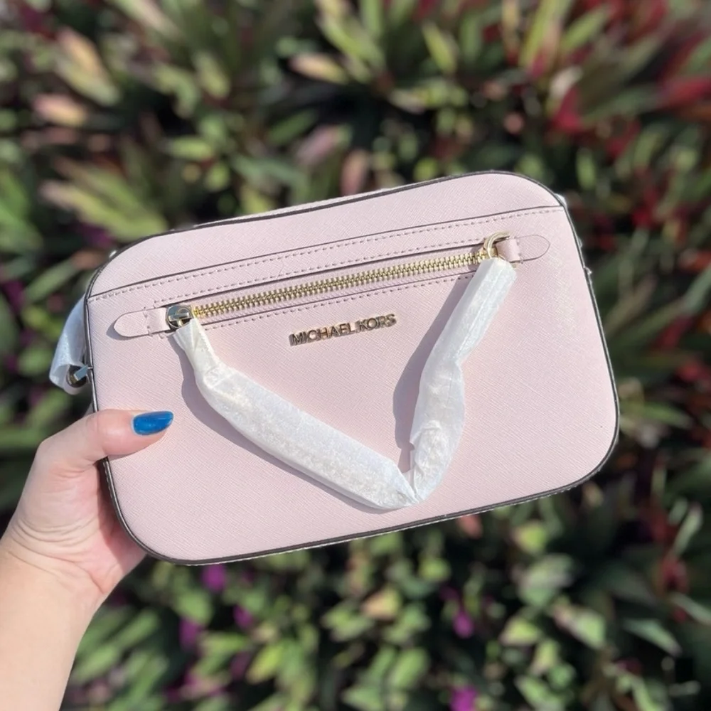 Michael Kors color “powder